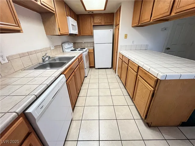 $1,100 | 101 Luna Way, Unit 108, Las Vegas, NV 89145