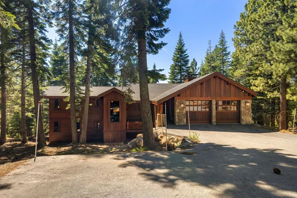 $2,800,028 | 12774 Muhlebach Way, Truckee, CA 96161
