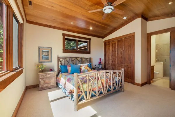 $2,800,028 | 12774 Muhlebach Way, Truckee, CA 96161