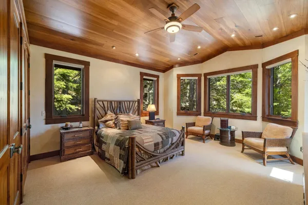 $2,800,028 | 12774 Muhlebach Way, Truckee, CA 96161