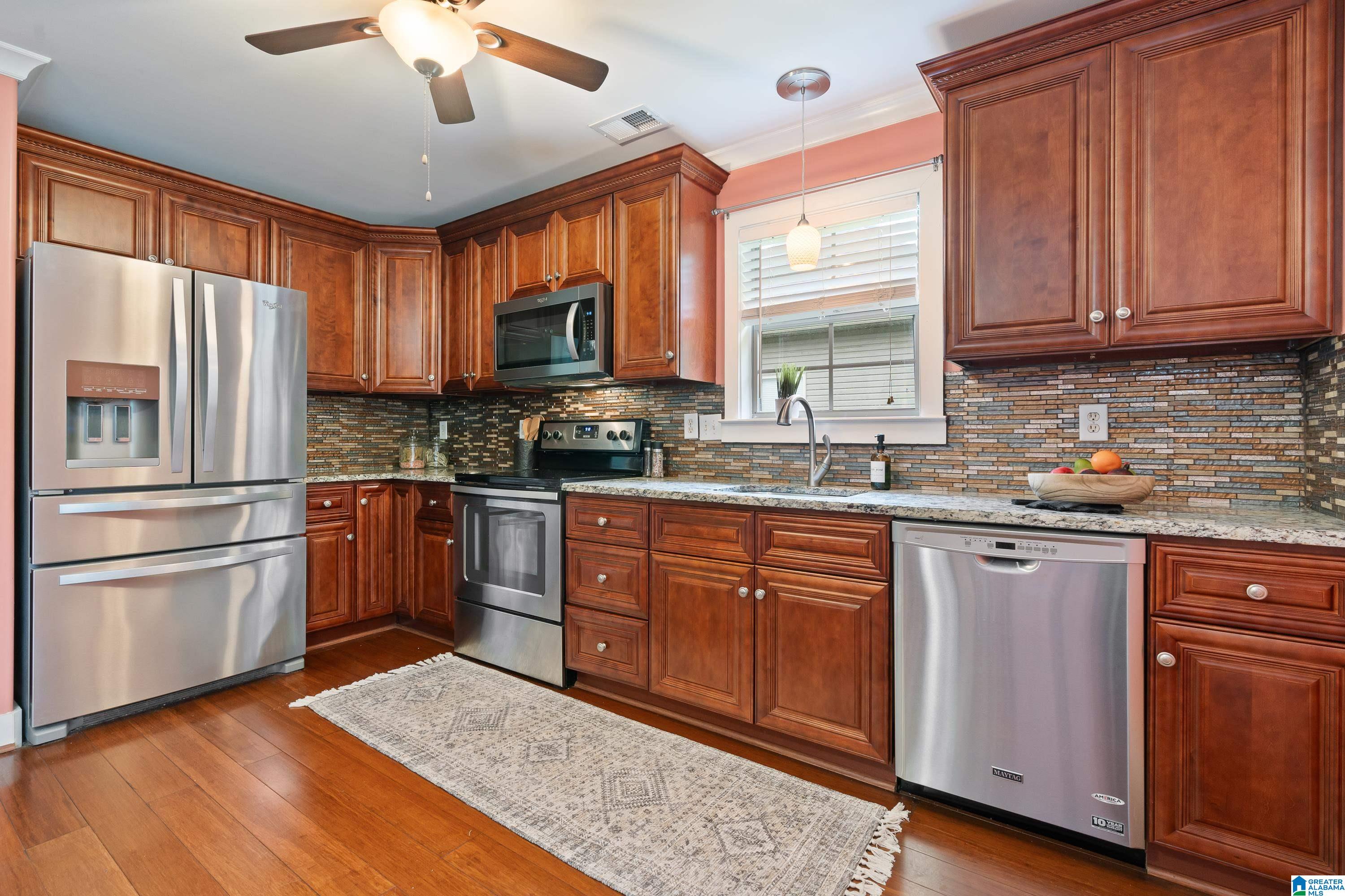 142 Falling Waters Lane Alabaster, AL 35114 - Photo 7 of 36