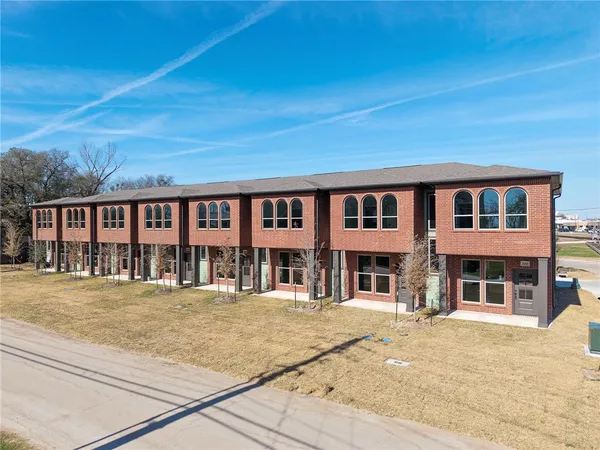 $2,000 | 104 33rd Street West, Bryan, TX 77803