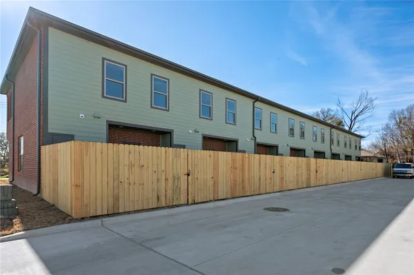$2,000 | 104 33rd Street West, Bryan, TX 77803