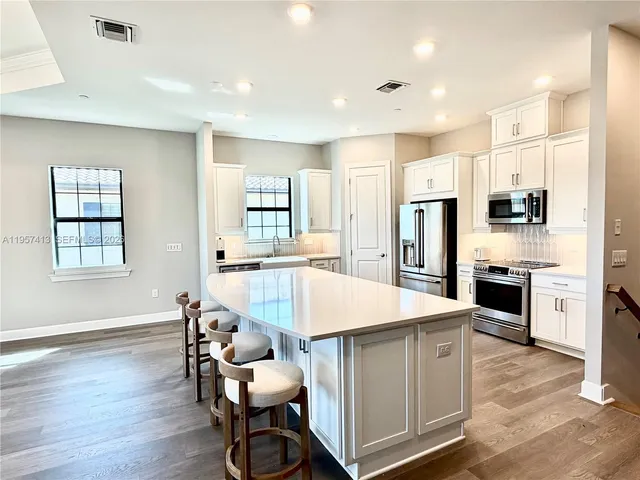 $6,300 | 15323 Lucerna Street, Unit 204, Naples, FL 34114