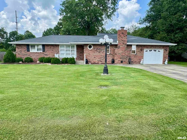 $157,000 | 11 West Oak Park Street, Centralia, IL 62801