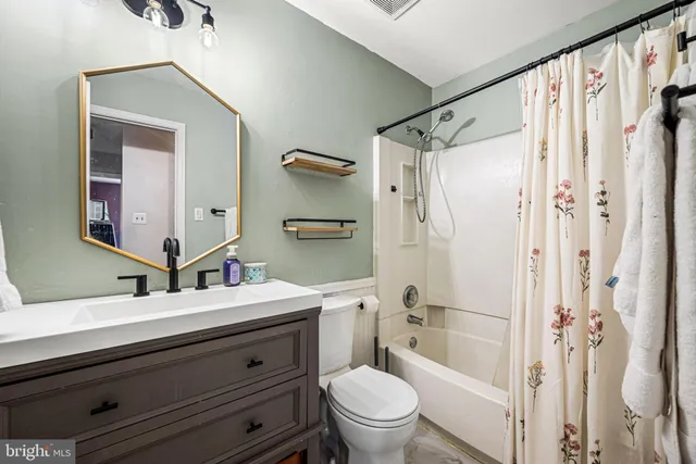 $330,000 | 1160 Pin Oak Drive, Perkiomenville, PA 18074