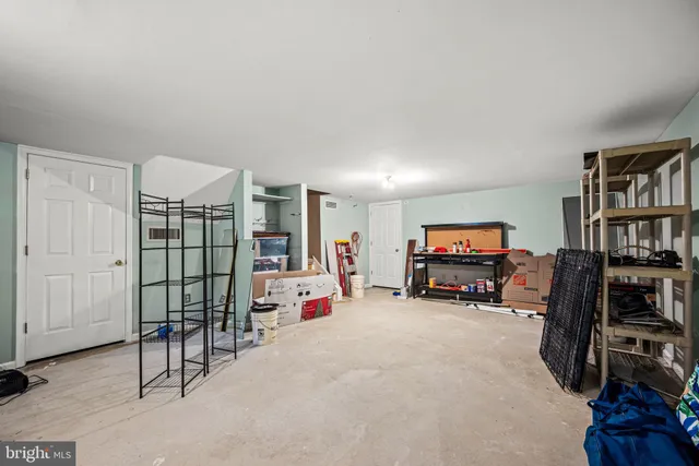 $330,000 | 1160 Pin Oak Drive, Perkiomenville, PA 18074