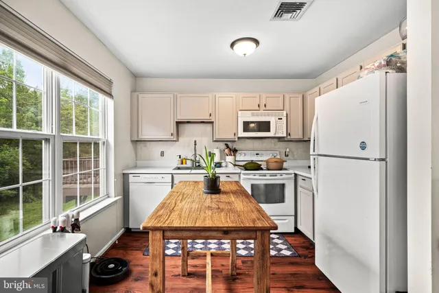 $330,000 | 1160 Pin Oak Drive, Perkiomenville, PA 18074