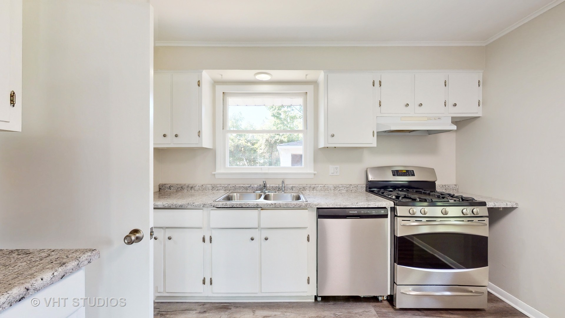 241 Highland Road Grayslake, IL 60030 - Photo 8 of 26 Gallery Image 8