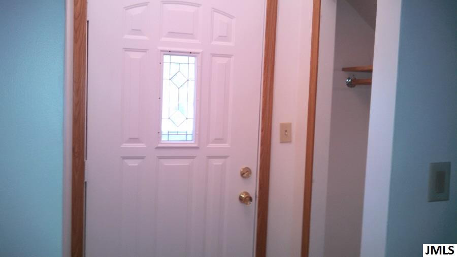 141 Ridgeway Road Jackson, MI 49201 - Photo 4 of 19 Photo 4