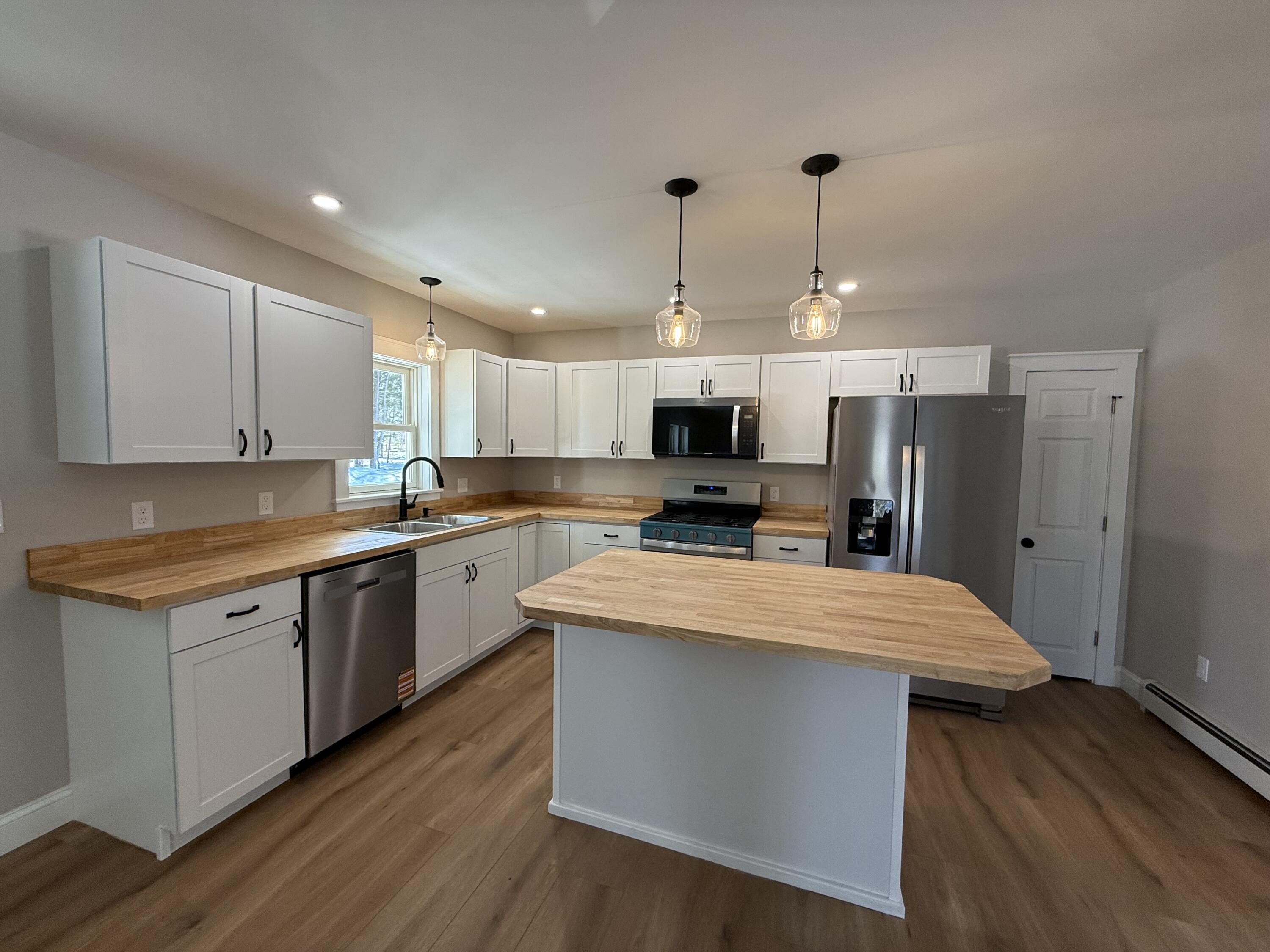 9 Raspberry Hill Road Mechanic Falls, ME 04256 - Photo 5 of 33 IMG_8673