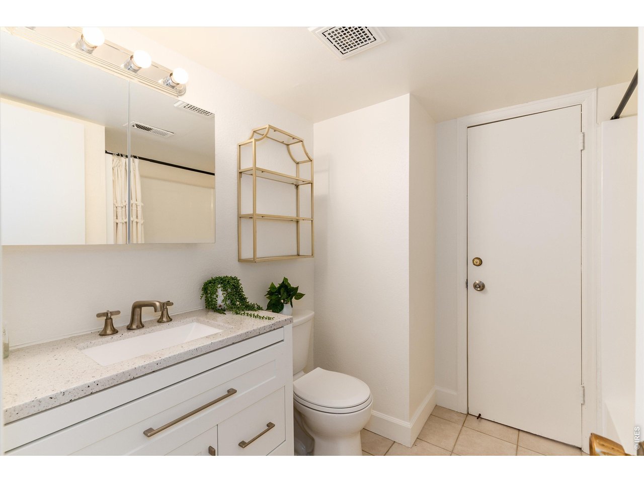 3250 Oneal Circle, Unit H17 Boulder, CO 80301 - Photo 17 of 21 Primary En-Suite Bath
