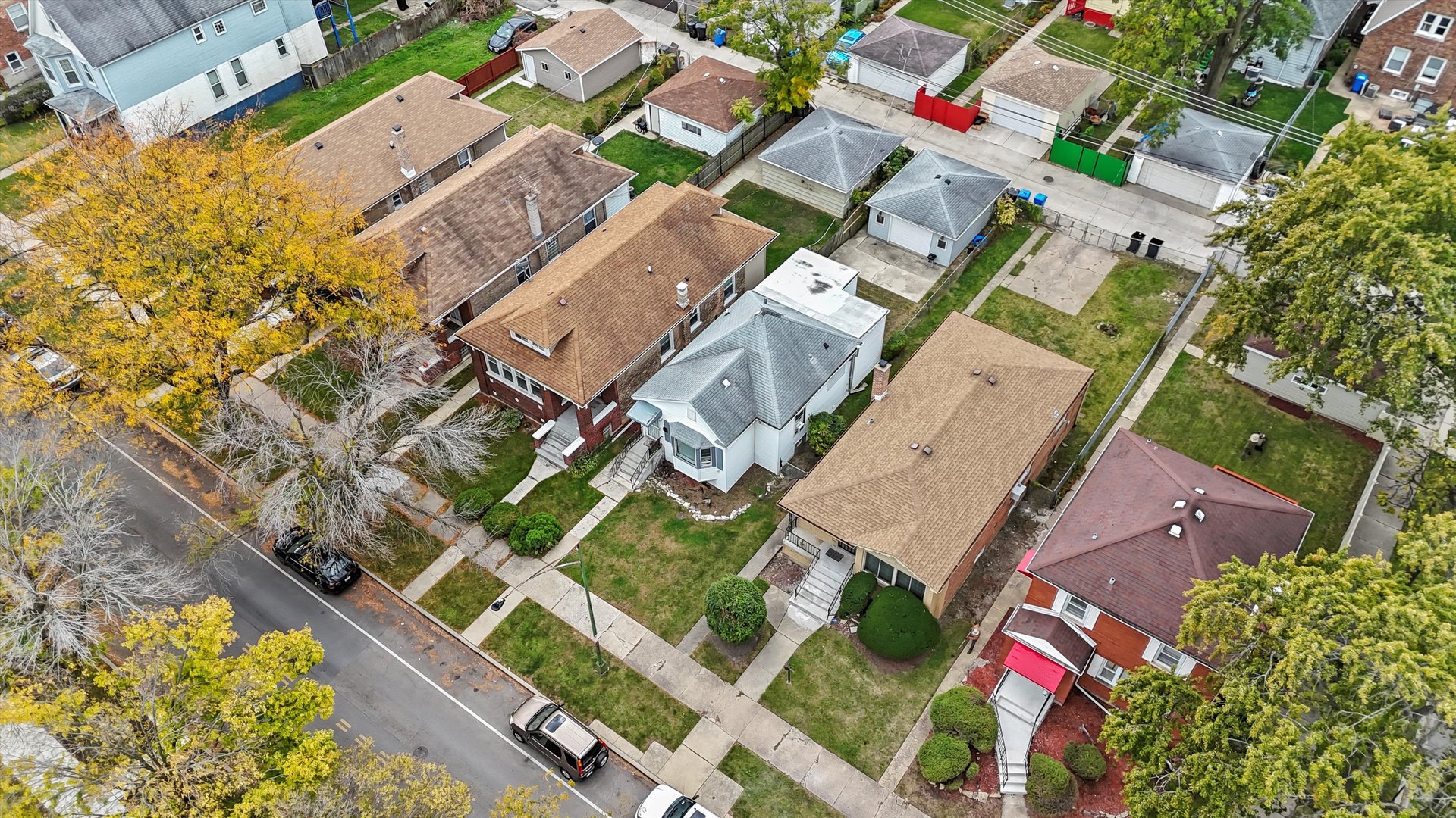 8808 South Loomis Street Chicago, IL 60620 - Photo 28 of 32 an aerial view of residential houses with outdoor space
