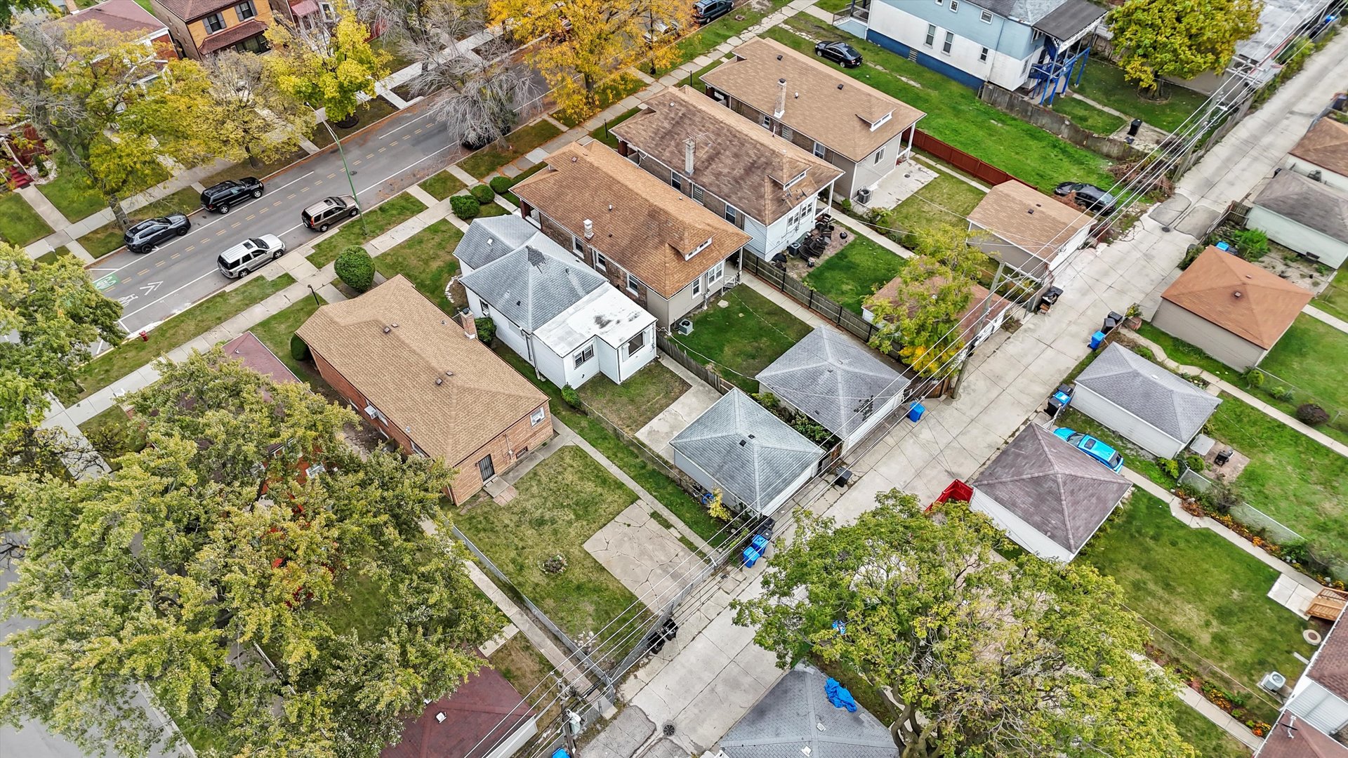 8808 South Loomis Street Chicago, IL 60620 - Photo 31 of 32 an aerial view of a house with a yard