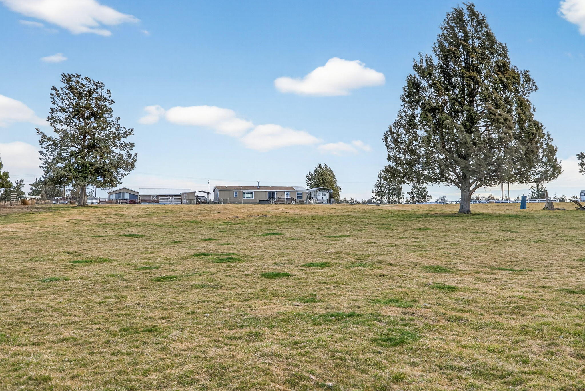63493 Gentry Loop Bend, OR 97701 - Photo 37 of 41 2026_01_07_63493_gentry_loop-41