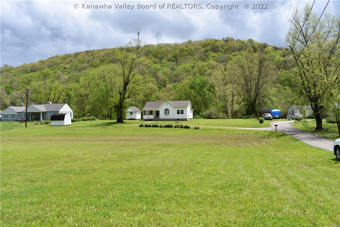 718 Hemlock Drive Elkview, WV 25071 - Photo 2 of 13 Gallery Image 2