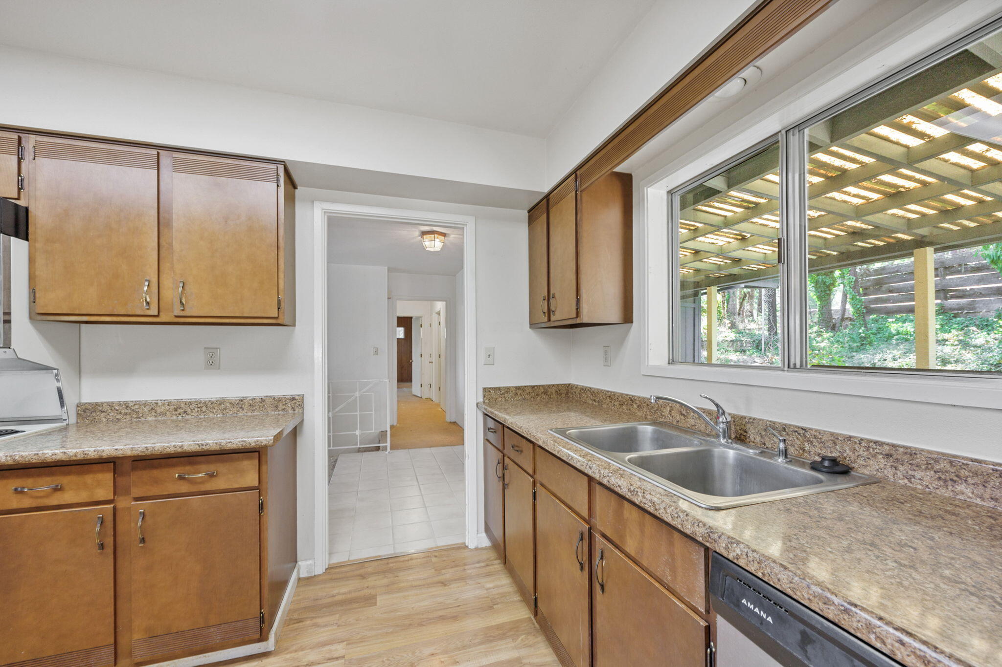 975 Applegate Street Jacksonville, OR 97530 - Photo 20 of 46 20-Kitchen