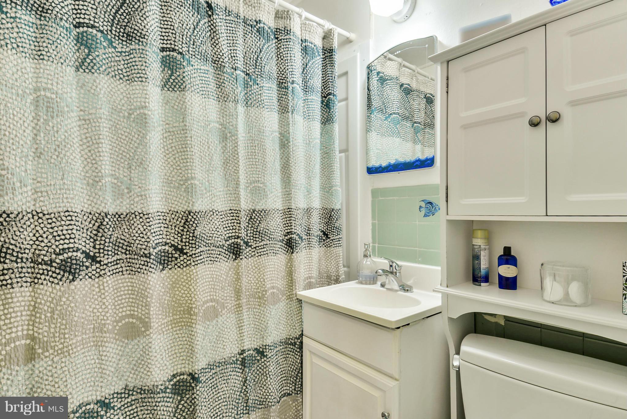 4400 Garrett Park Road Silver Spring, MD 20906 - Photo 14 of 30 Main Level Full Bath