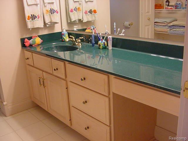 2121 Riley Center Road Memphis, MI 48041 - Photo 12 of 12 Upstair Bath