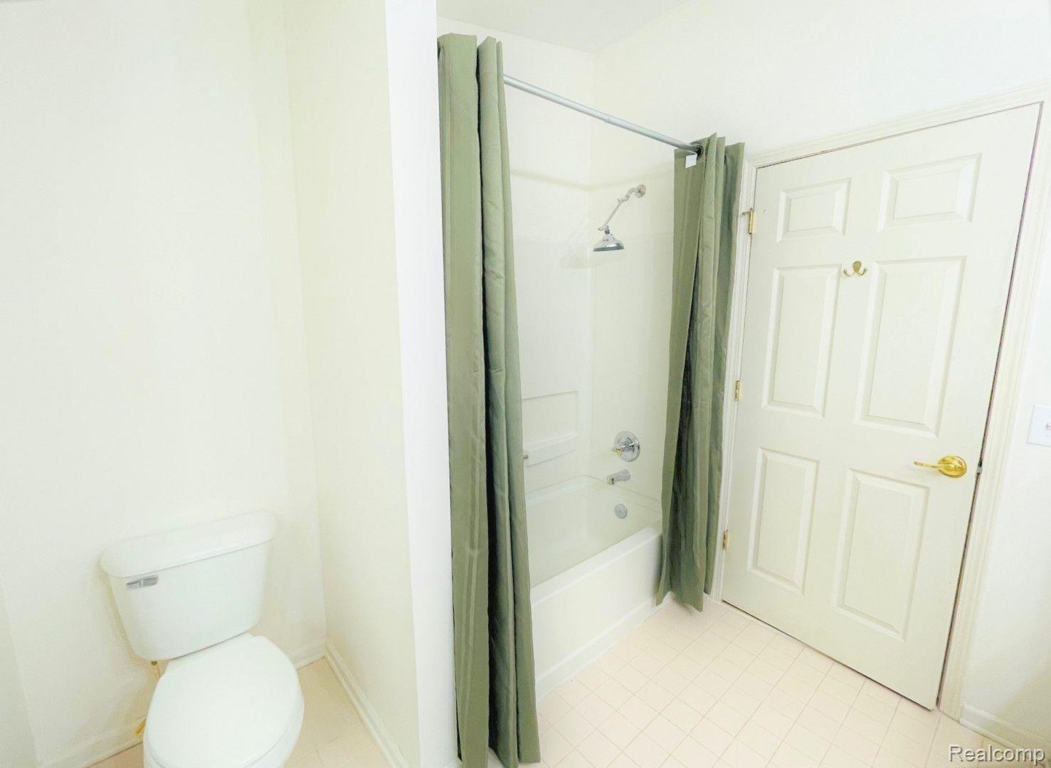 4227 Schaefer Road Dearborn, MI 48126 - Photo 17 of 21 Gallery Image 17