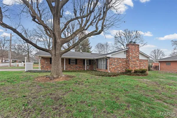 $190,000 | 3413 Greenwood Lane, Godfrey, IL 62035