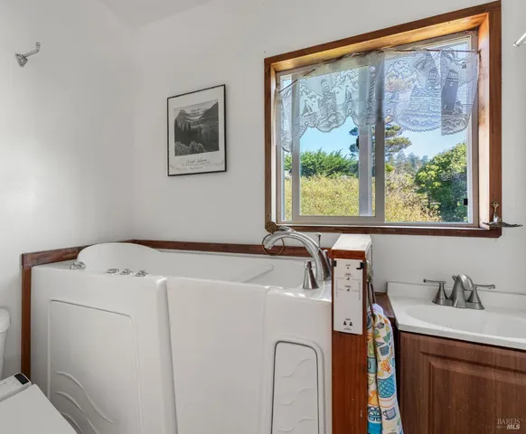 $899,000 | 38882 Honey Run Lane, Gualala, CA 95445