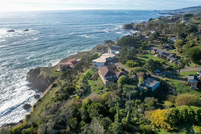 $899,000 | 38882 Honey Run Lane, Gualala, CA 95445