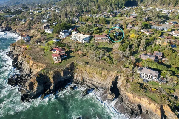 $875,000 | 38882 Honey Run Lane, Gualala, CA 95445