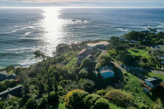 $899,000 | 38882 Honey Run Lane, Gualala, CA 95445