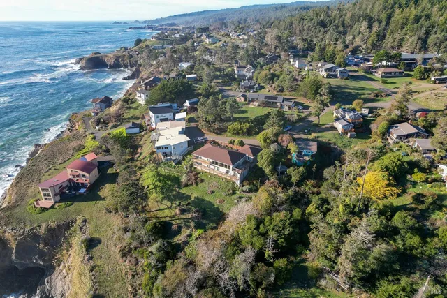 $899,000 | 38882 Honey Run Lane, Gualala, CA 95445