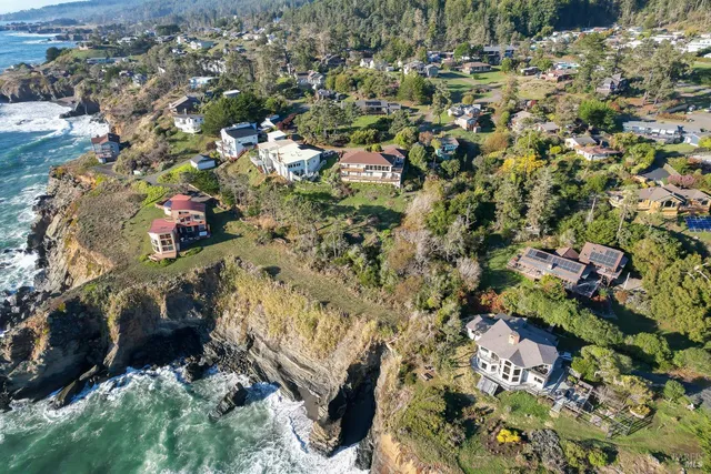 $899,000 | 38882 Honey Run Lane, Gualala, CA 95445