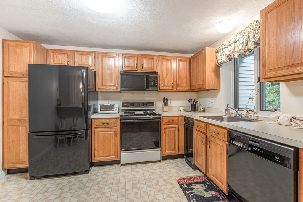 14 Deer Path, Unit 1 Maynard, MA 01754 - Photo 9 of 25