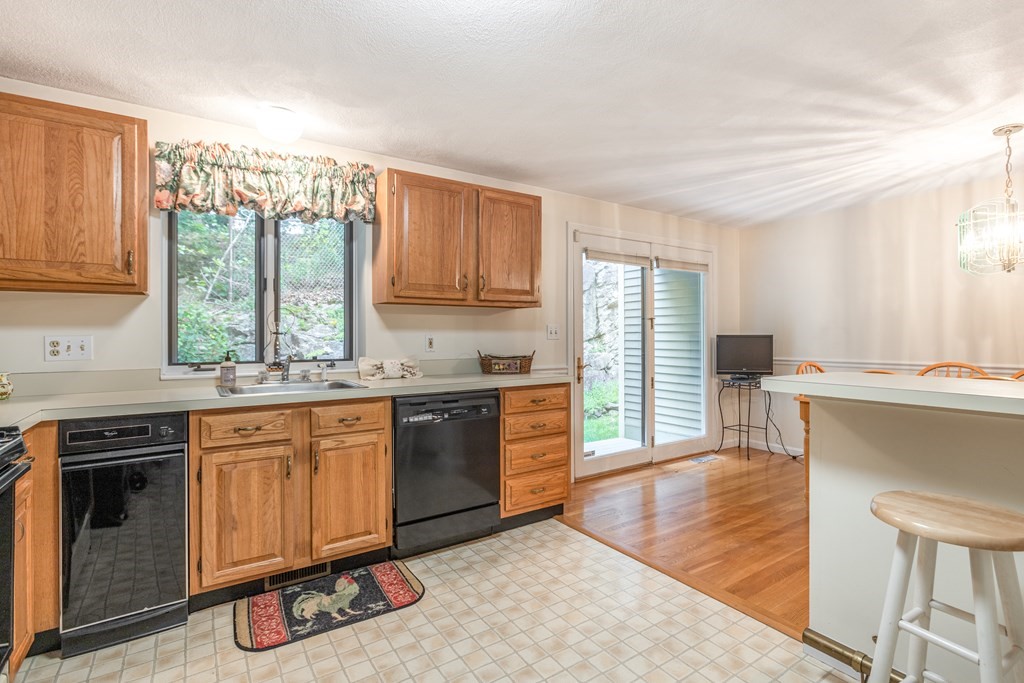14 Deer Path, Unit 1 Maynard, MA 01754 - Photo 10 of 25