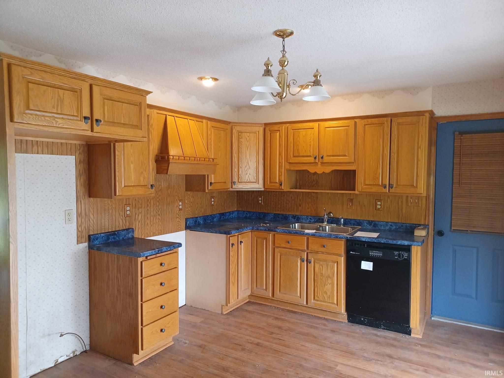 1612 Meadow Street Carmi, IL 62821 - Photo 3 of 10