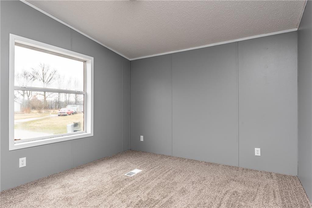 1200 East Cutshall Road Scottsburg, IN 47170 - Photo 17 of 29 Gallery Image 17