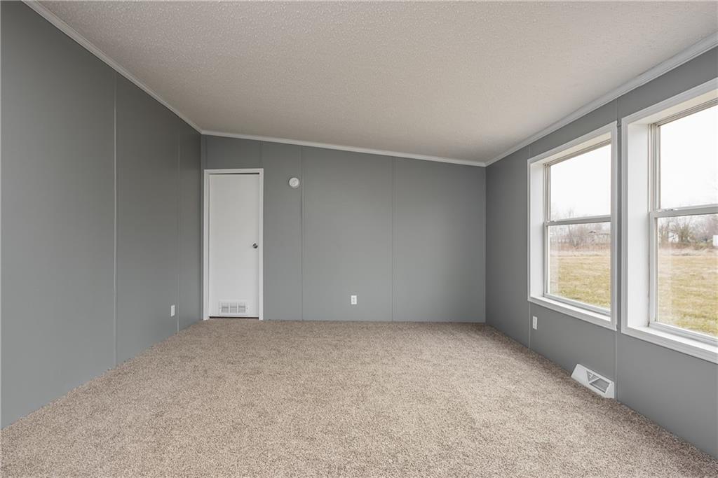 1200 East Cutshall Road Scottsburg, IN 47170 - Photo 4 of 29 Gallery Image 4