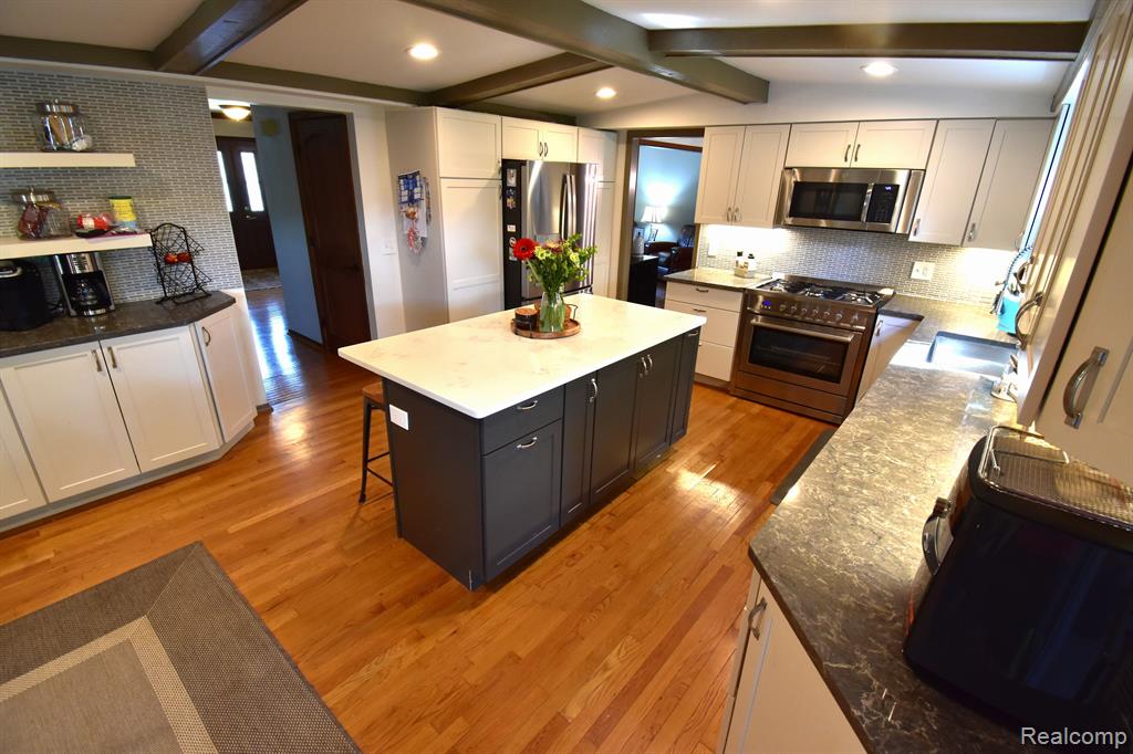 439 Shellbourne Drive Rochester Hills, MI 48309 - Photo 5 of 60