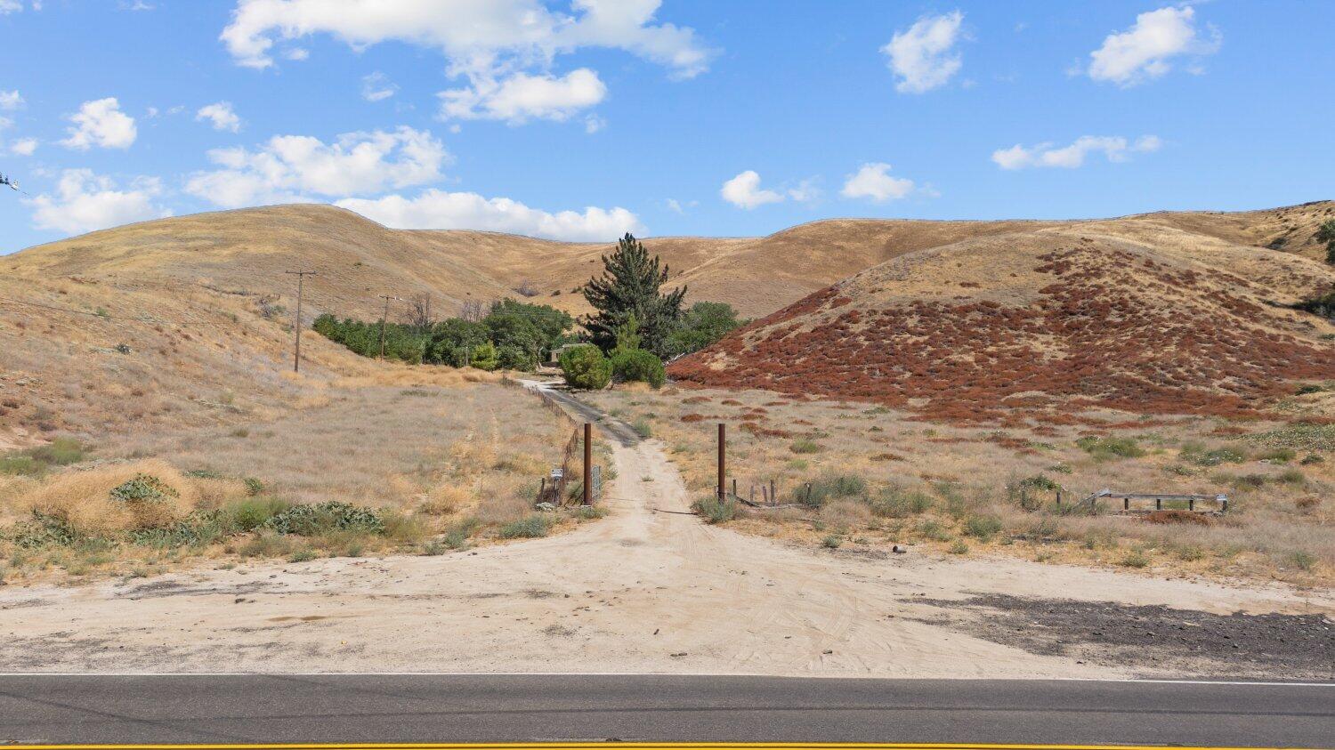 13113 Johnson Road Lake Hughes, CA 93532 - Photo 5 of 61 04-JohnsonRd-6361e1c907