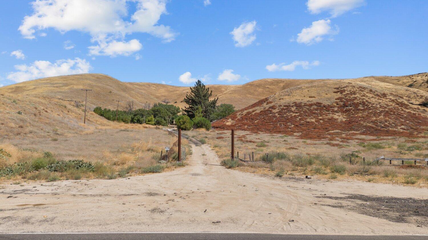 13113 Johnson Road Lake Hughes, CA 93532 - Photo 6 of 61 05-JohnsonRd-5b8ab469c4