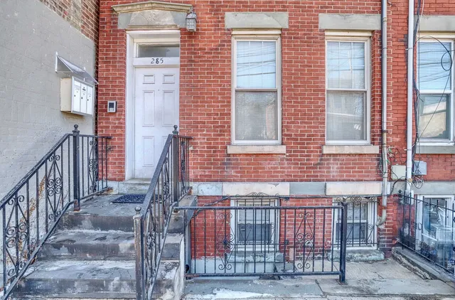$2,000 | 285 Bergen Avenue, Unit 2, Jersey City, NJ 07305
