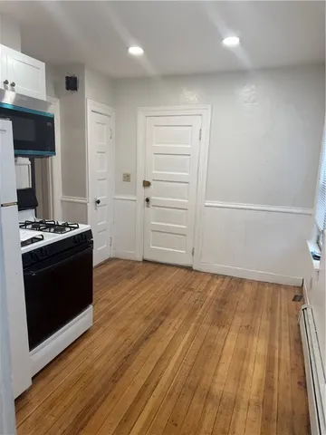 $2,600 | 1229 Narragansett Boulevard, Unit 1, Cranston, RI 02905