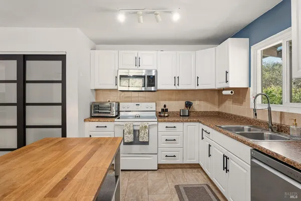 $619,000 | 185 Grace Court, Cloverdale, CA 95425