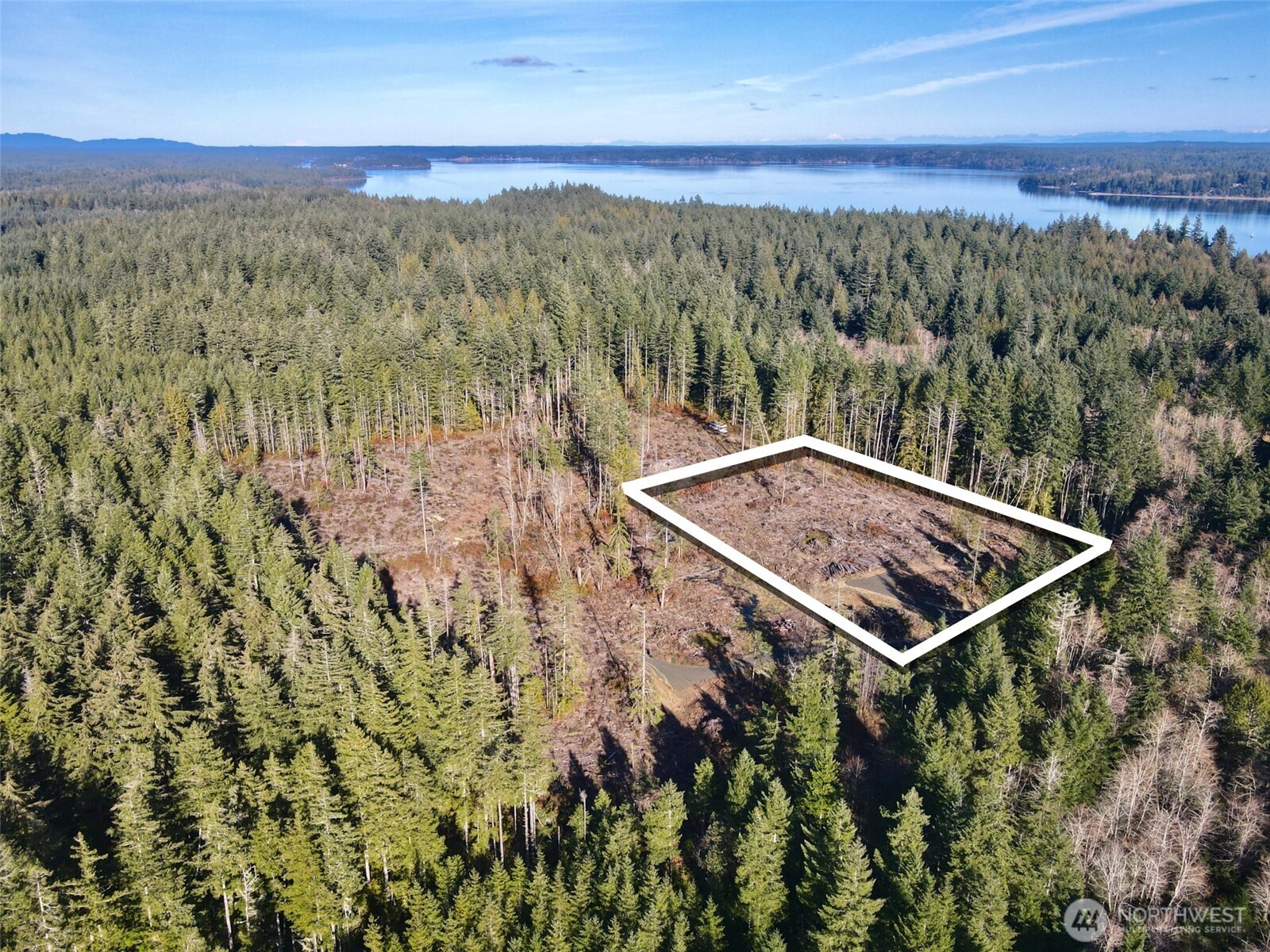 250 East Solbakk Veien Road Shelton, WA 98584 - Photo 14 of 39 a view of a city