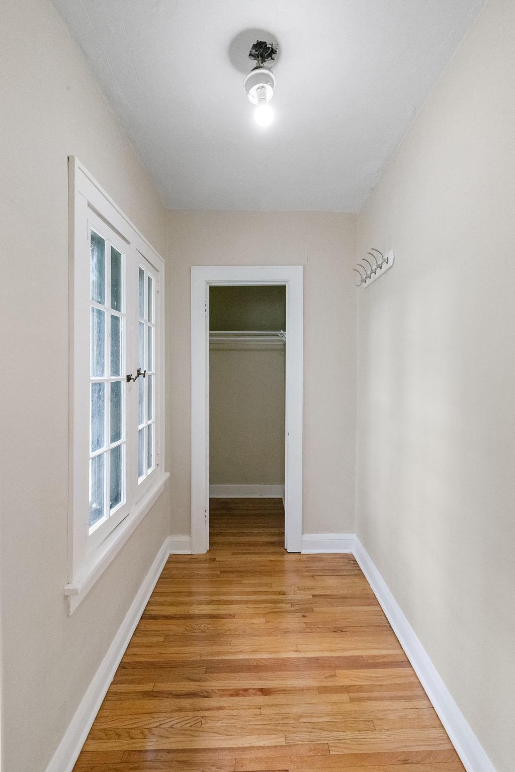 2512 Dupont Avenue South, Unit 1 Minneapolis, MN 55405 - Photo 20 of 23