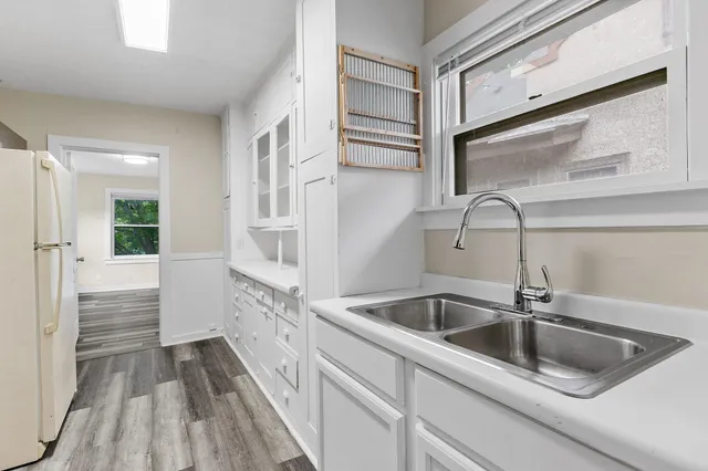 $1,599 | 2512 Dupont Avenue South, Unit 1, Minneapolis, MN 55405