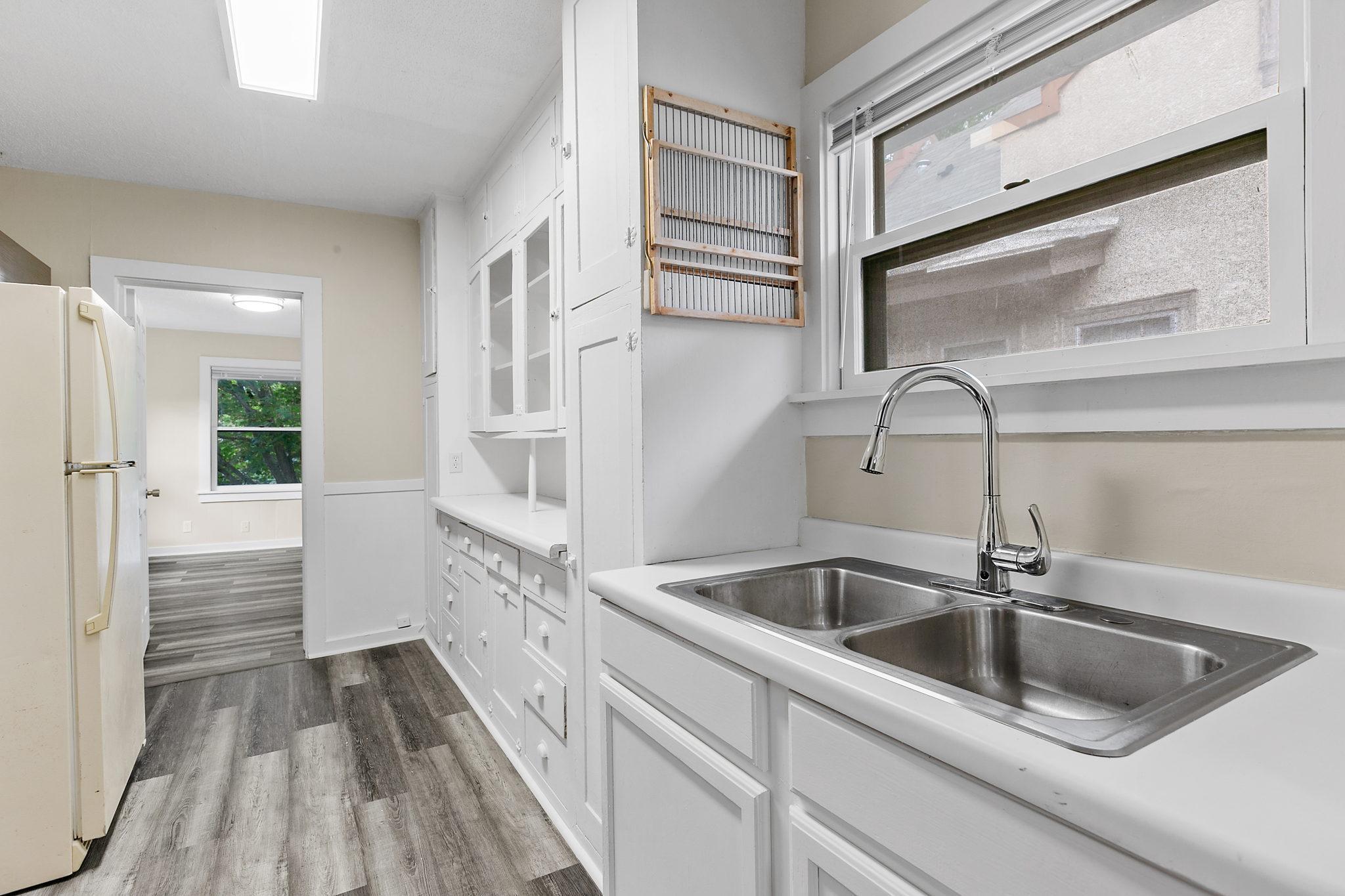 2512 Dupont Avenue South, Unit 1 Minneapolis, MN 55405 - Photo 3 of 23