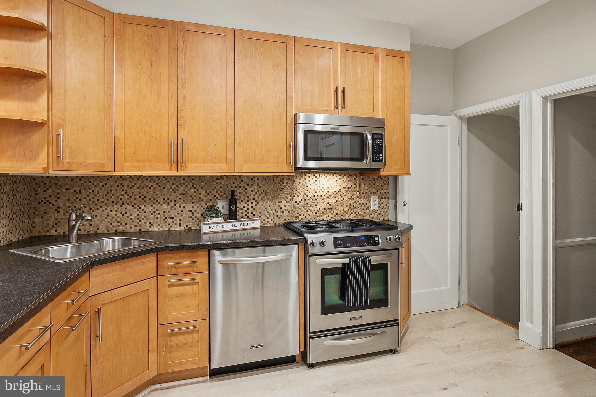 304 Kingston Road Baltimore, MD 21229 - Photo 14 of 38 Kitchen (alt view)