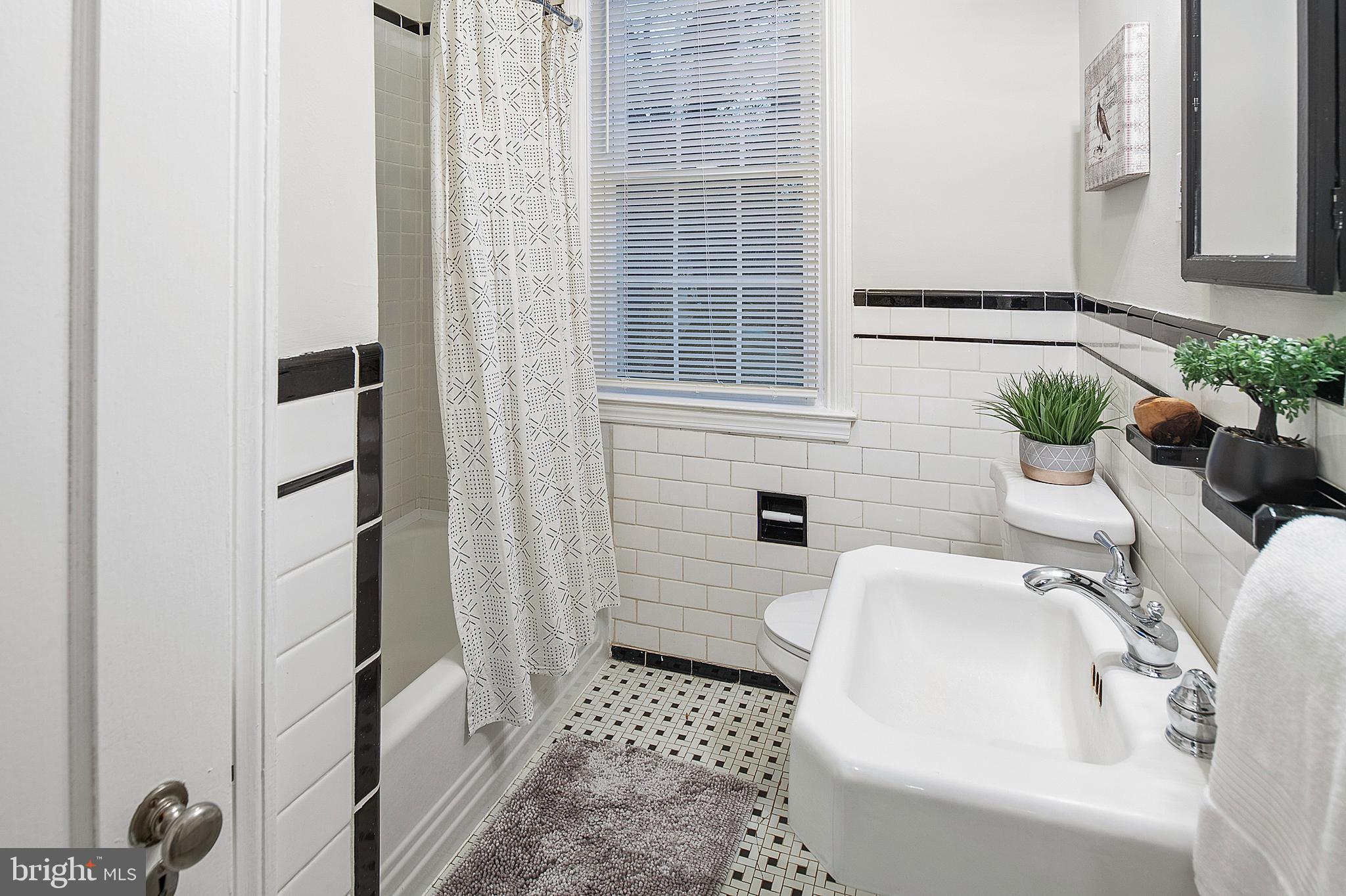 304 Kingston Road Baltimore, MD 21229 - Photo 24 of 38 Bathroom 1