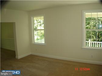 1690 Upper Ridge Road Pennsburg, PA 18073 - Photo 5 of 12 Living Room