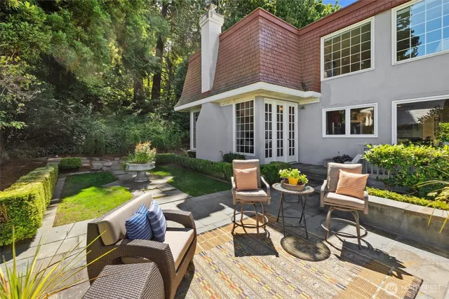 a view of house with outdoor seating space